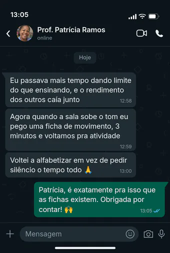 Conversa de WhatsApp com a Prof. Patrícia Ramos: passava mais tempo dando limite do que ensinando; agora quando a sala sobe o tom pega uma ficha de movimento, 3 minutos e voltam para a atividade, e voltou a alfabetizar